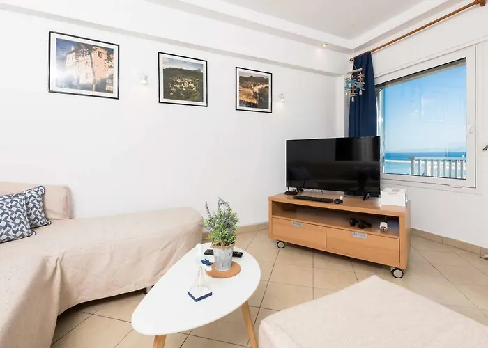 Promenade Sea View Apartment